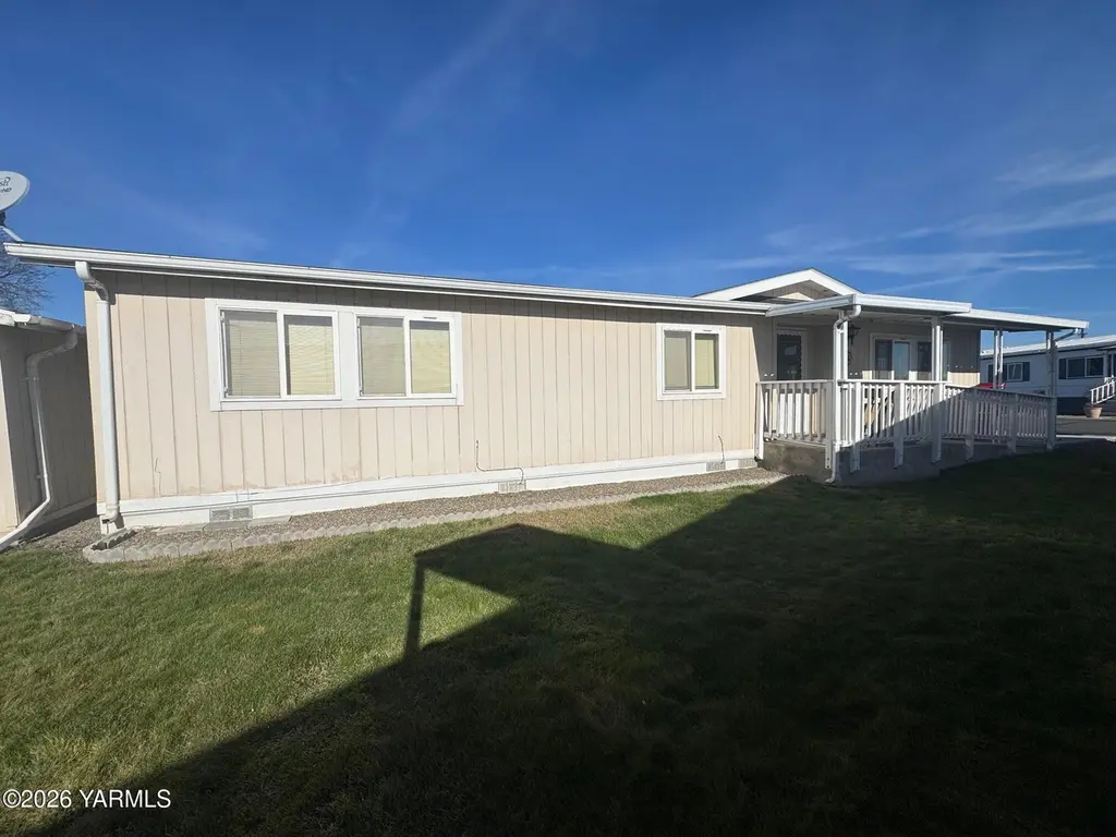 18 W Washington Ave #24