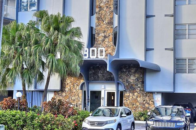 300 Diplomat Pkwy #203