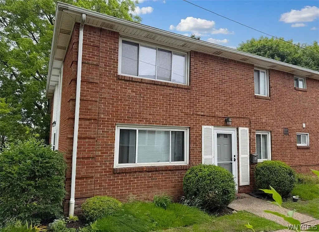 61 Park Club Ln Unit D