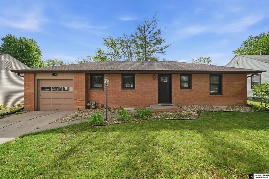 700 S 50th St
