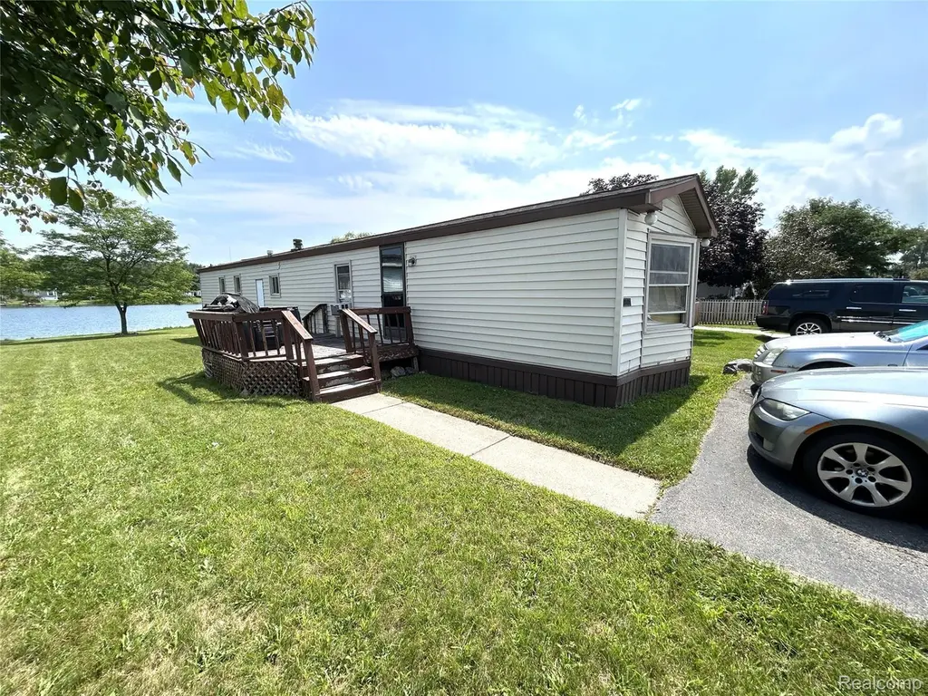 48582 Lakeview Cir