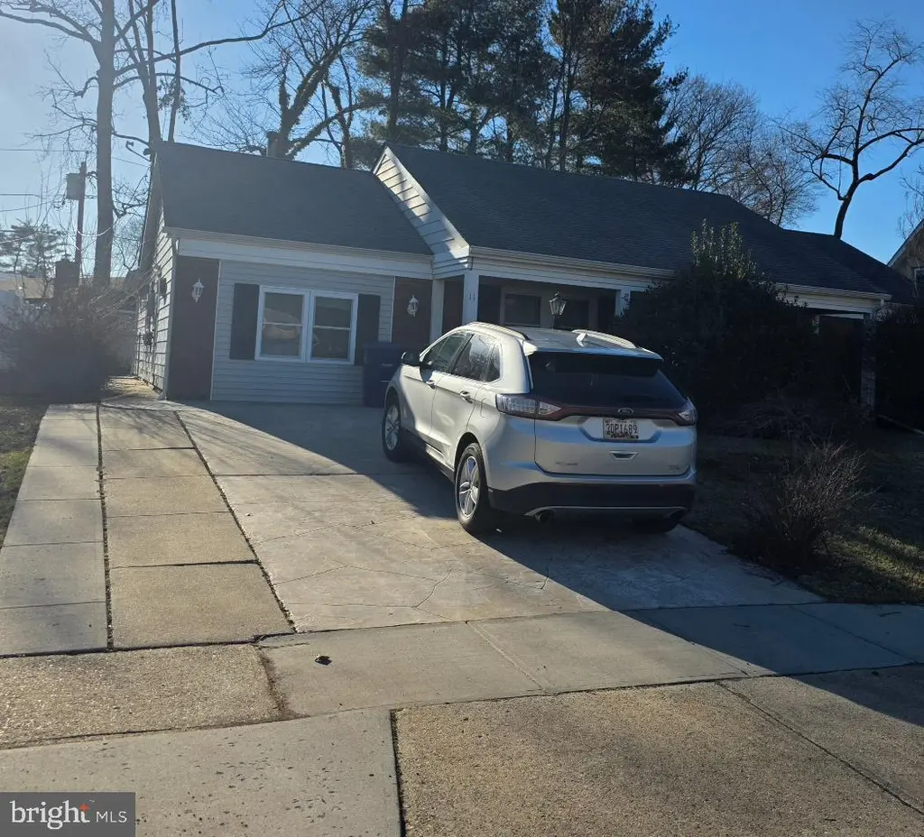 11 Eddington Ln
