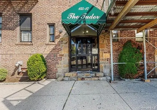 15517 Sanford Ave Unit 2E