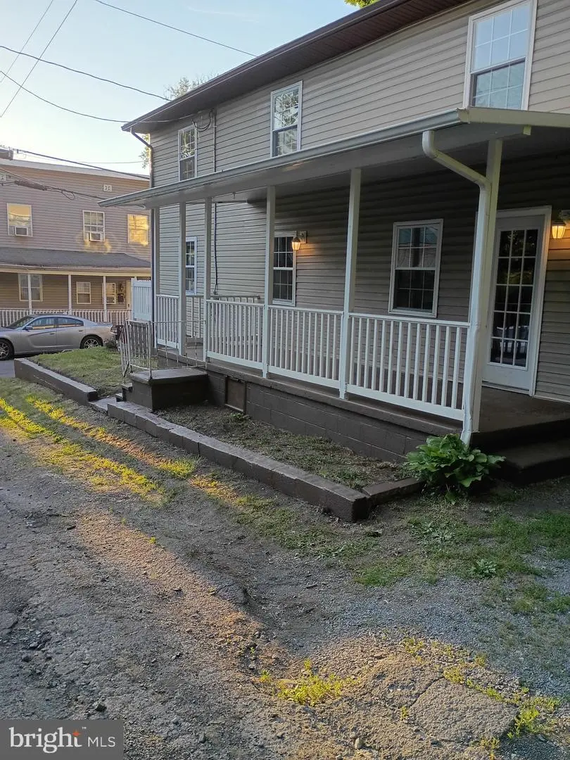 652 Baker St