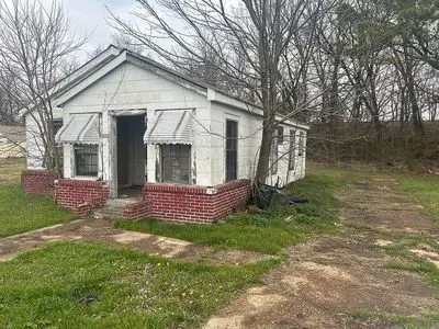 607 N Main St