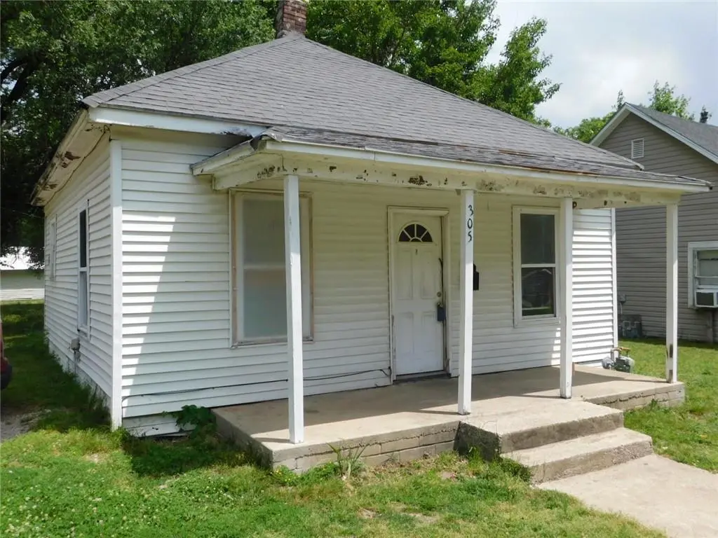 305 E Forest St