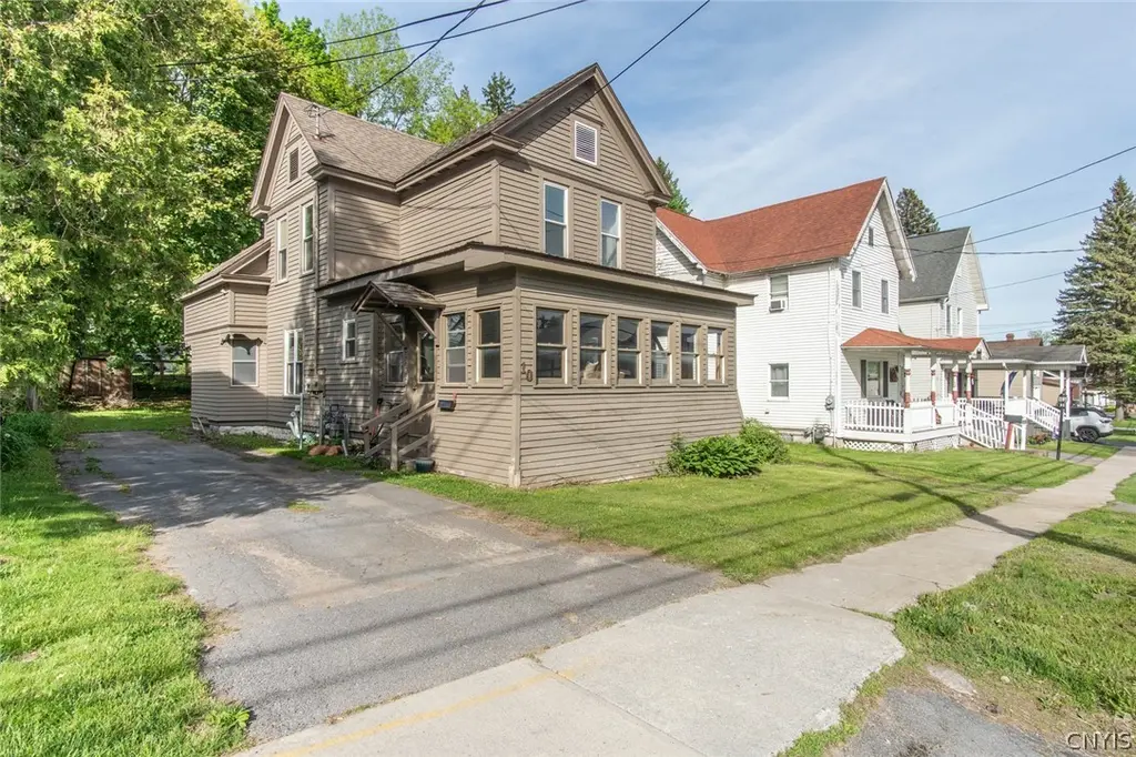 10 N Main St