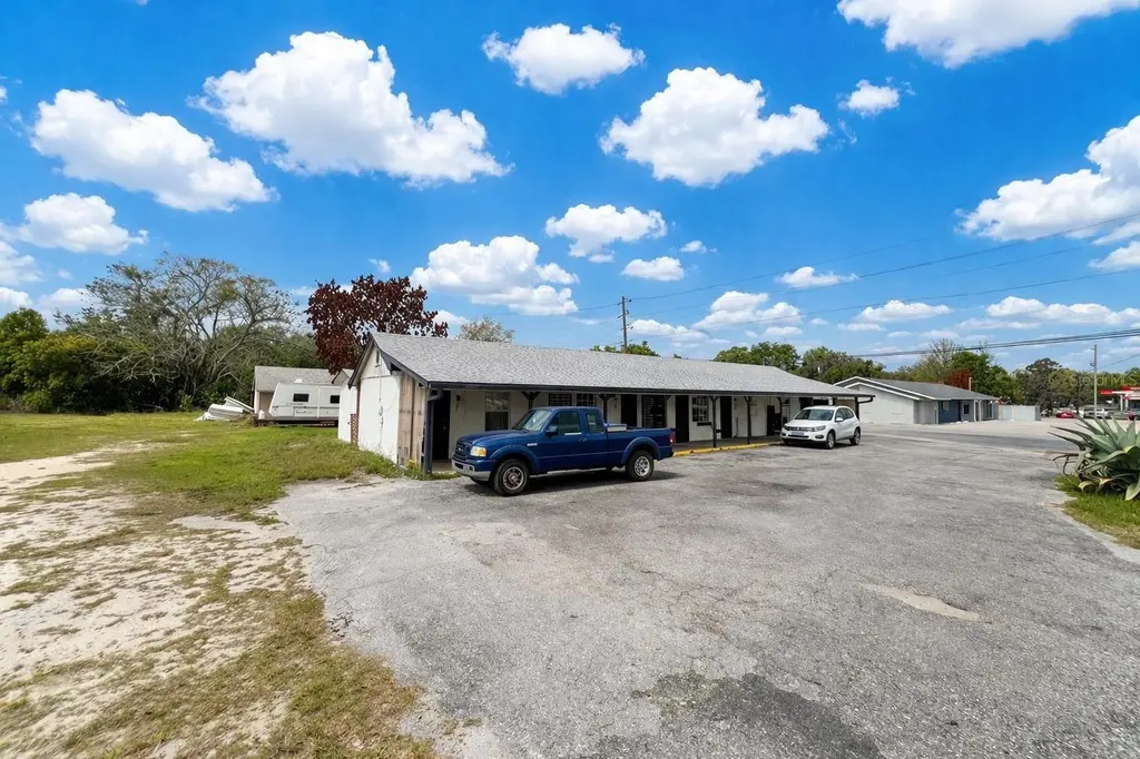617 E Myers Blvd