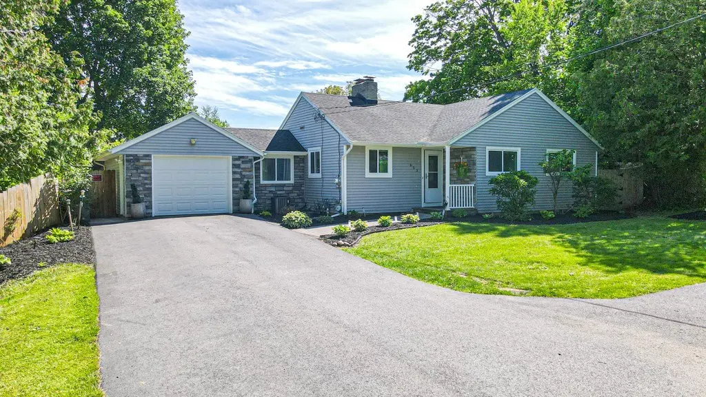 653 Brooks Rd