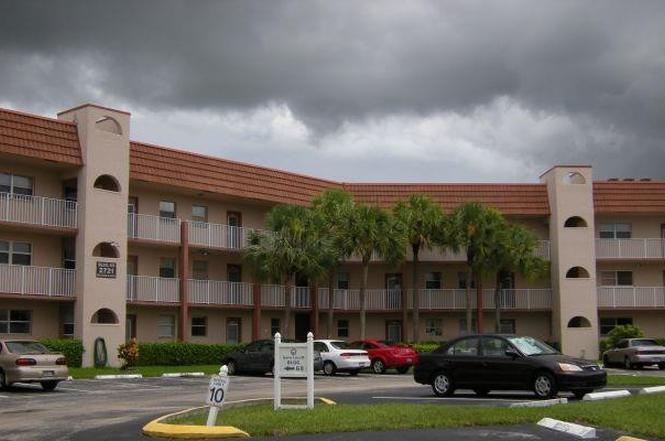 8040 N Sunrise Lakes Dr #303