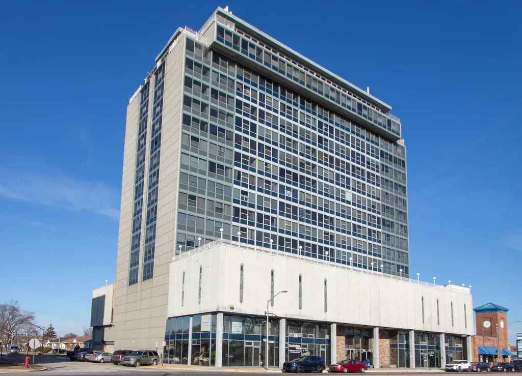 7234 W North Ave #807