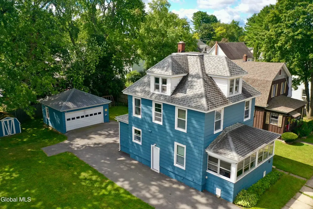 12 Newman St