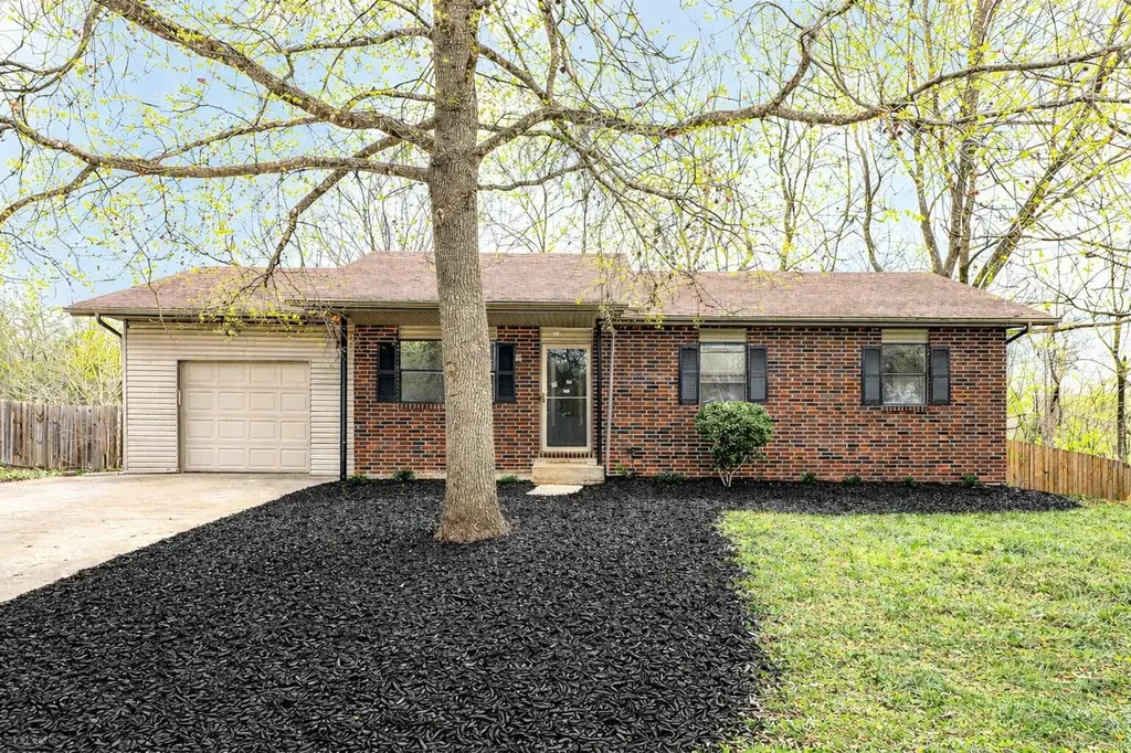 110 S Basswood Ave