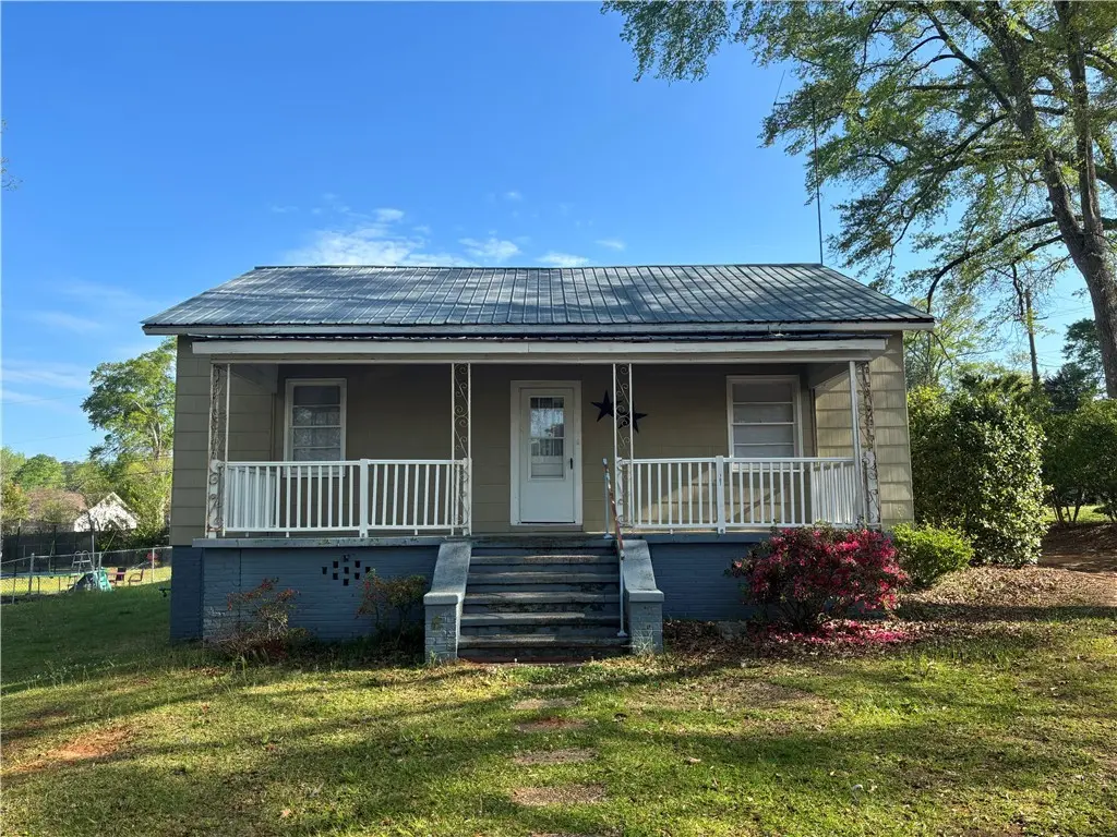 107 Wellington St