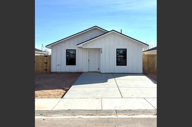 720 N Benton
