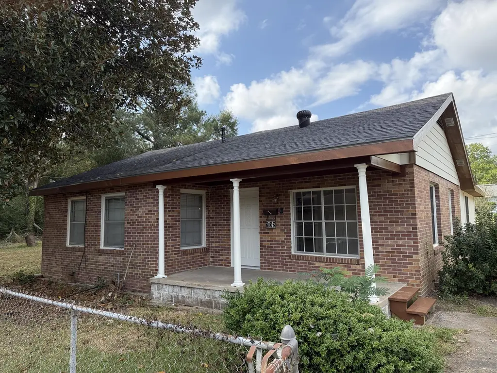 702 Vine St