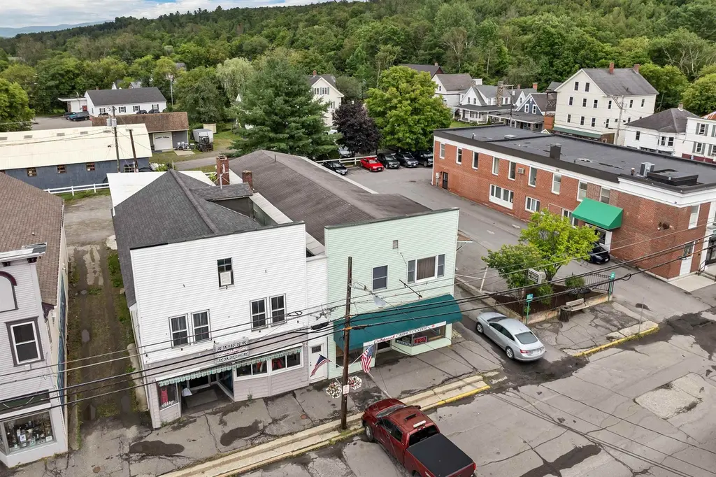 106 Main St