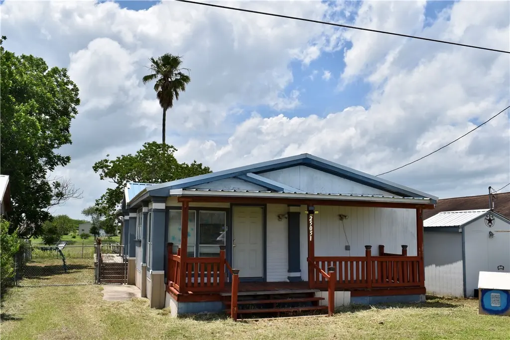 25051 Lakeshore Dr