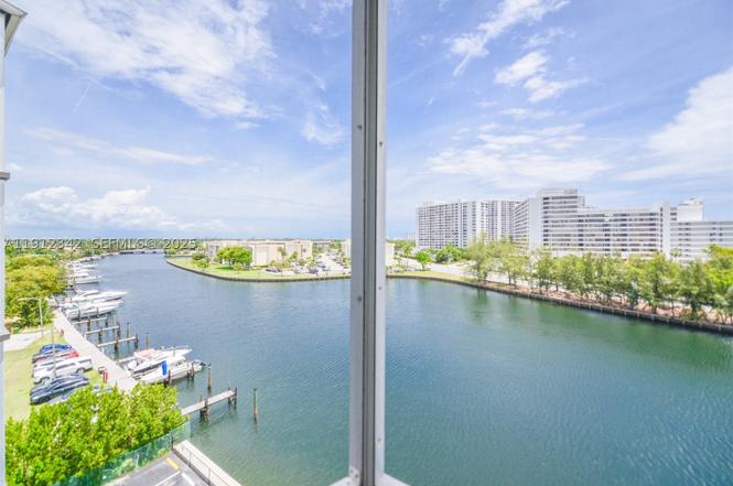 400 Diplomat Pkwy #704