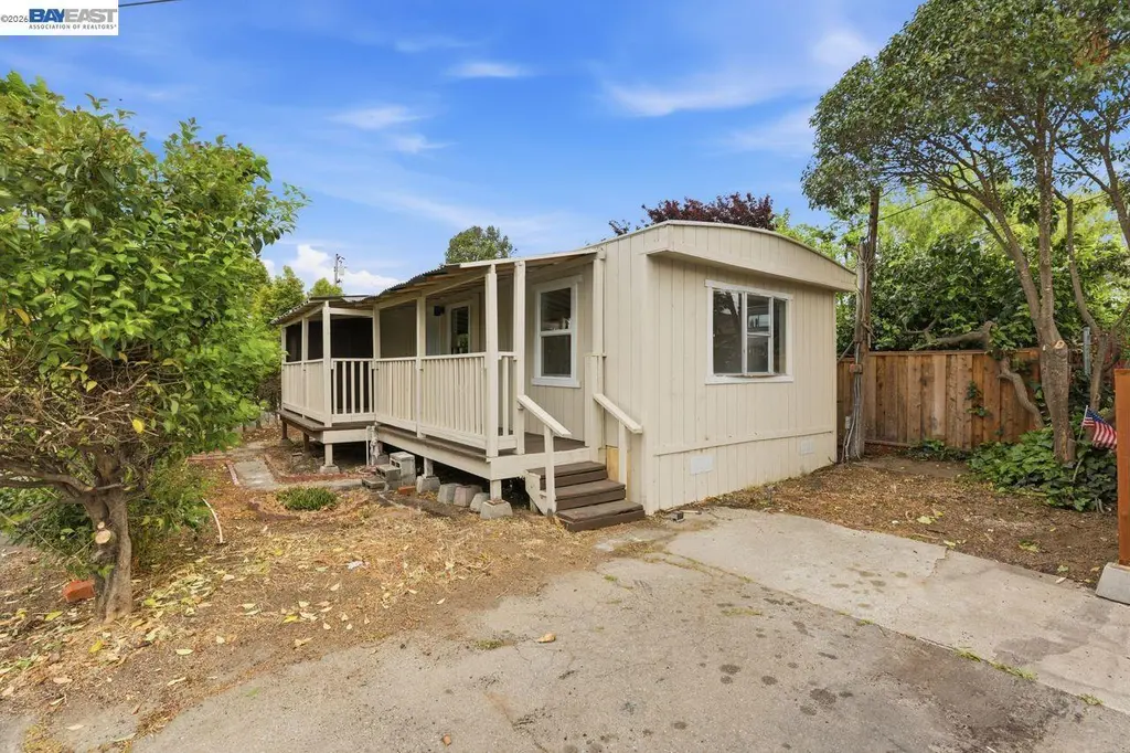 828 Olivina Ave #11