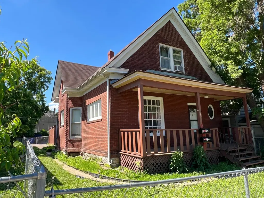 672 Case Ave