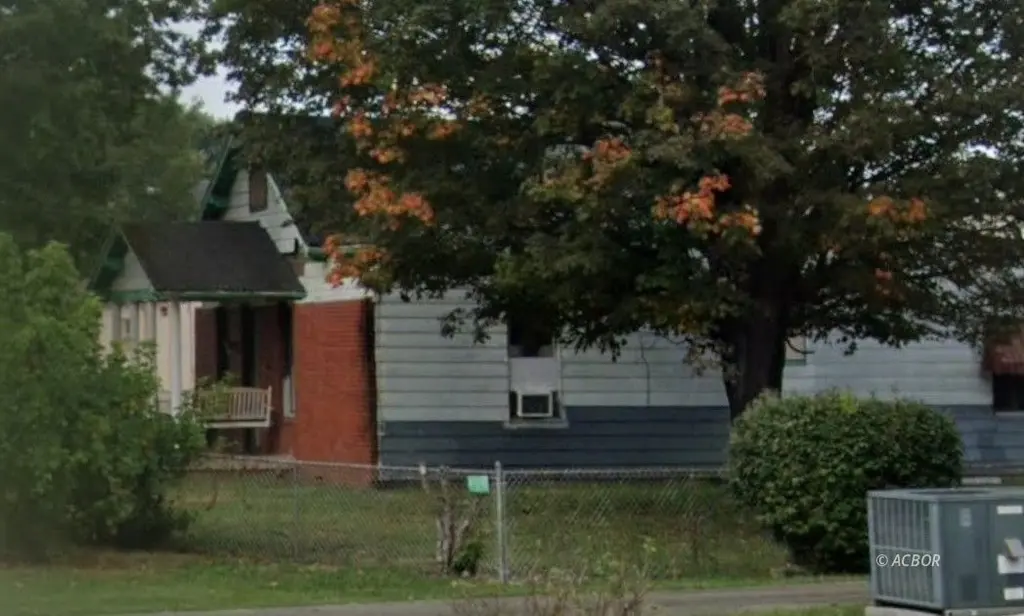 613 Latonia St