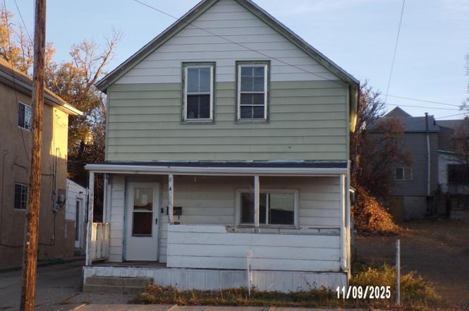 814 E Main St