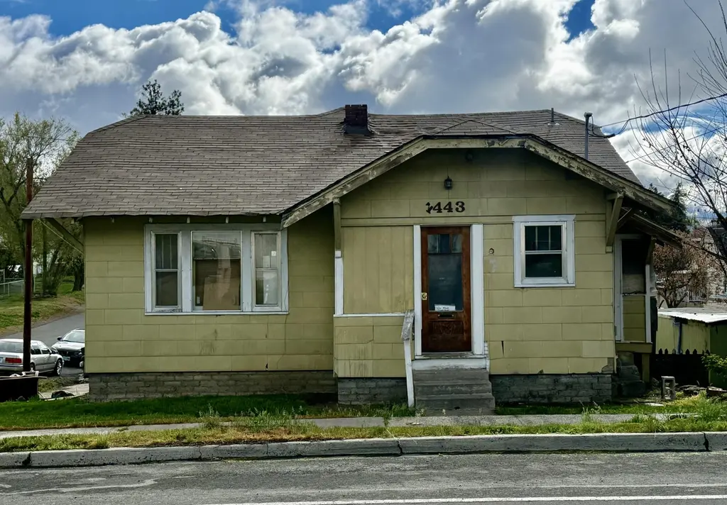 1443 Oregon Ave