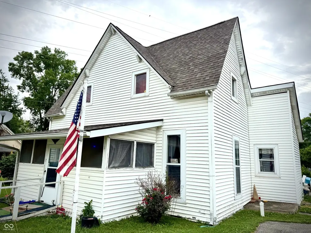 7 N Main St