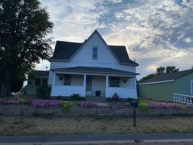 401 Main St