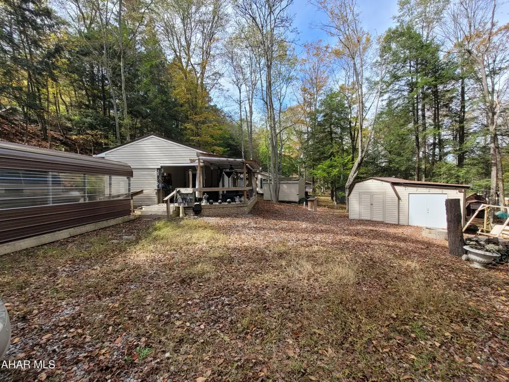 102 S Locust Ln