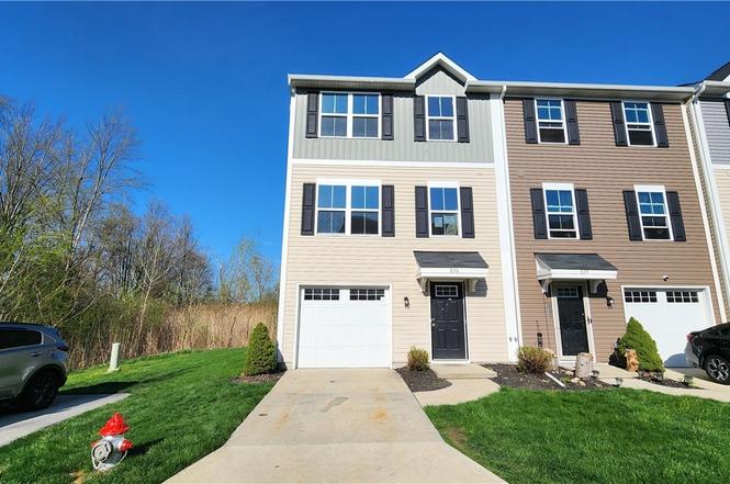836 Sugarberry Ct