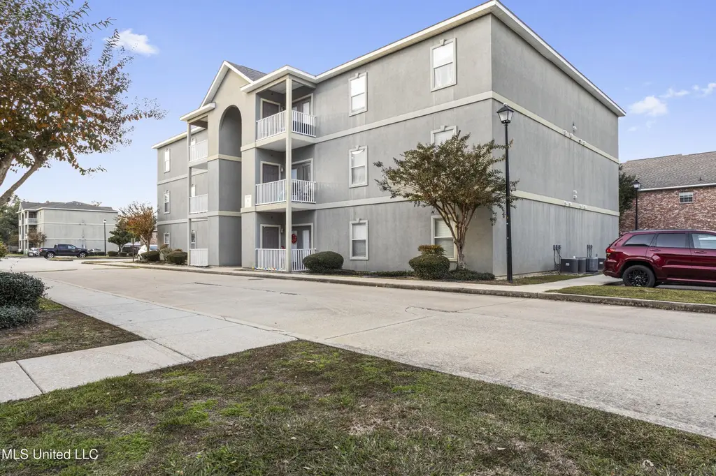 310 Holcomb Blvd #318