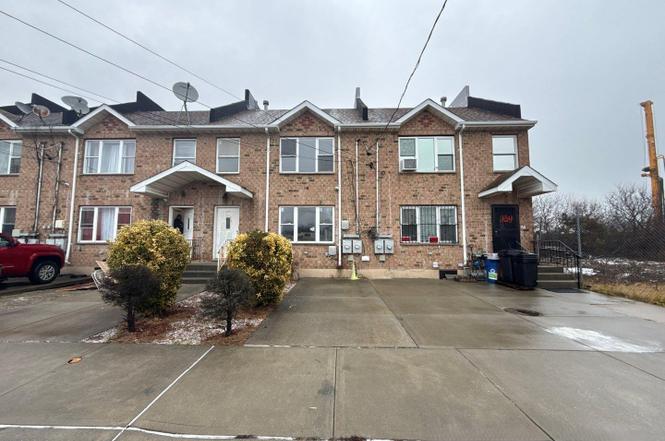160 Beach 30th St