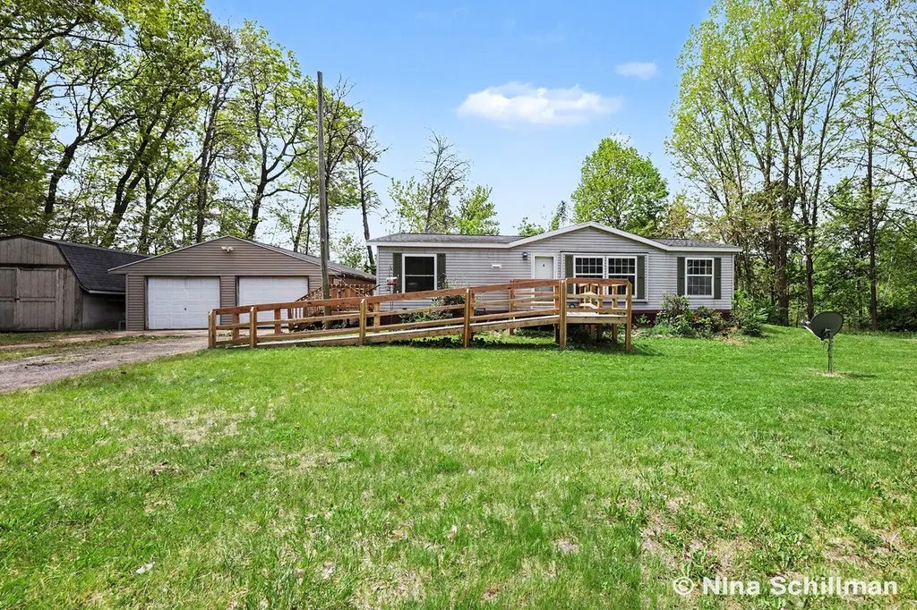12150 Woodland Park Dr NE