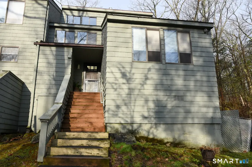 215 Ledge Dr #215