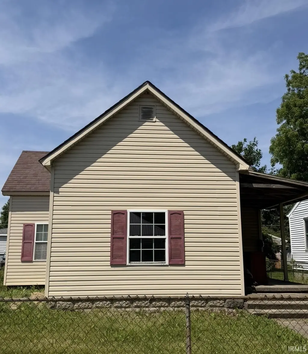 1031 S Delphos St