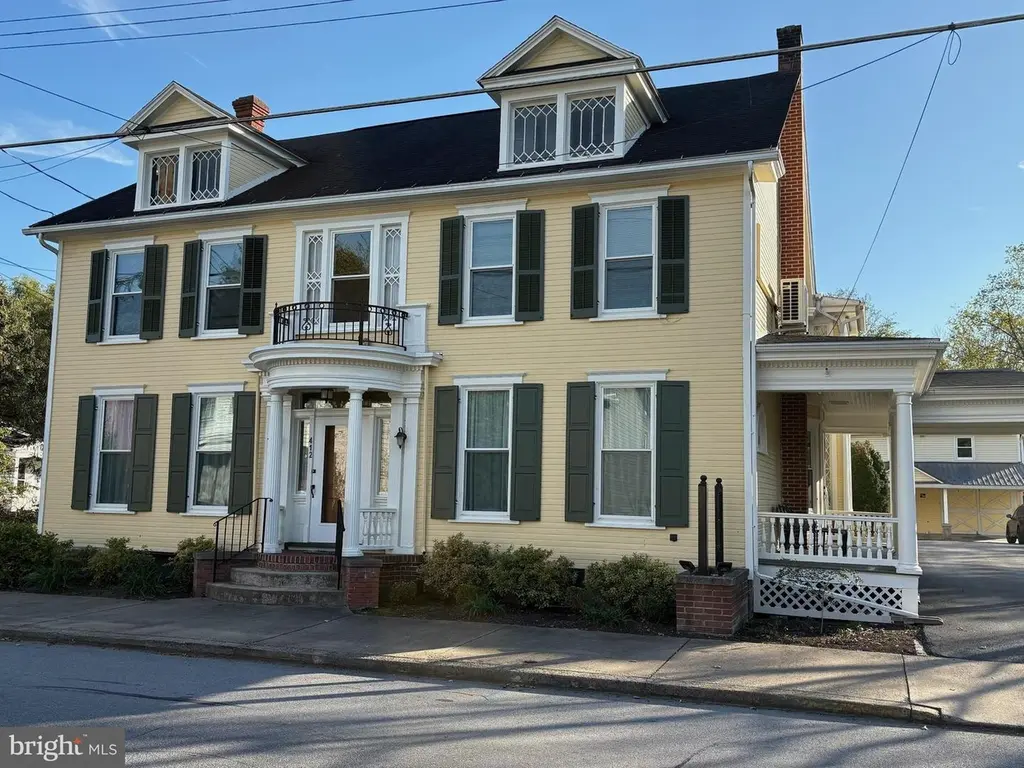 412 Main St
