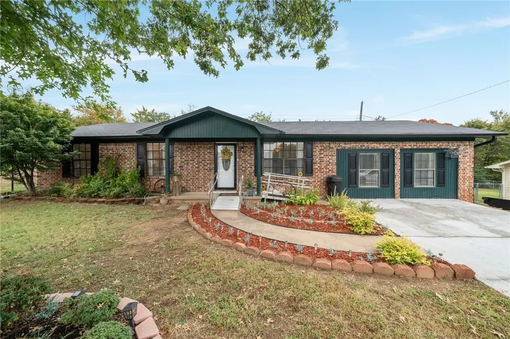 1424 Northwoods Dr