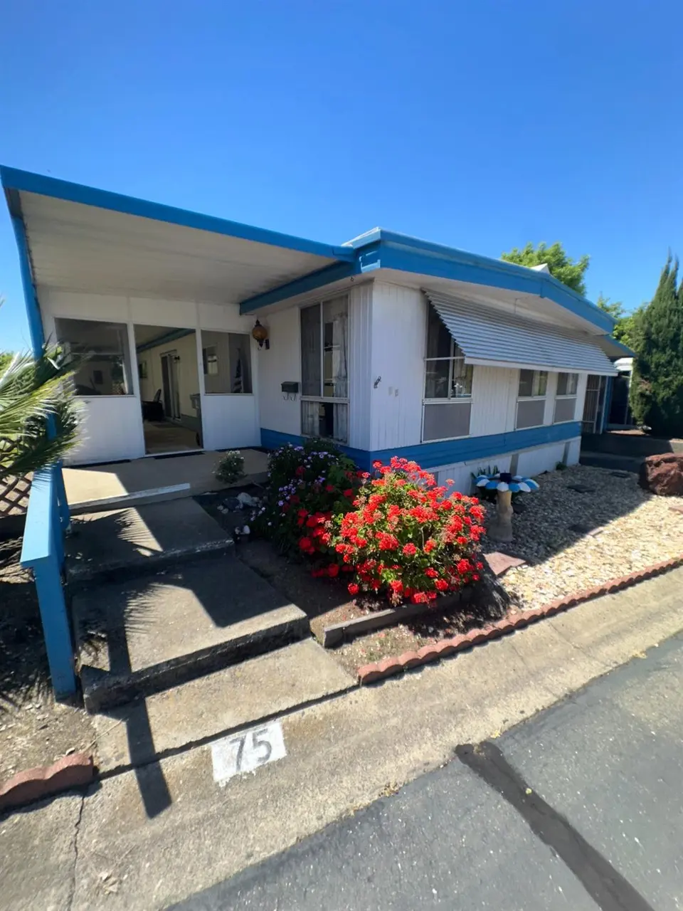 75 Redwood Ln