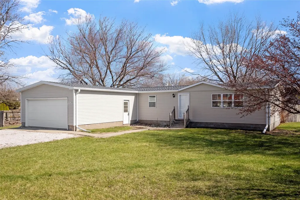 225 Haws Dr