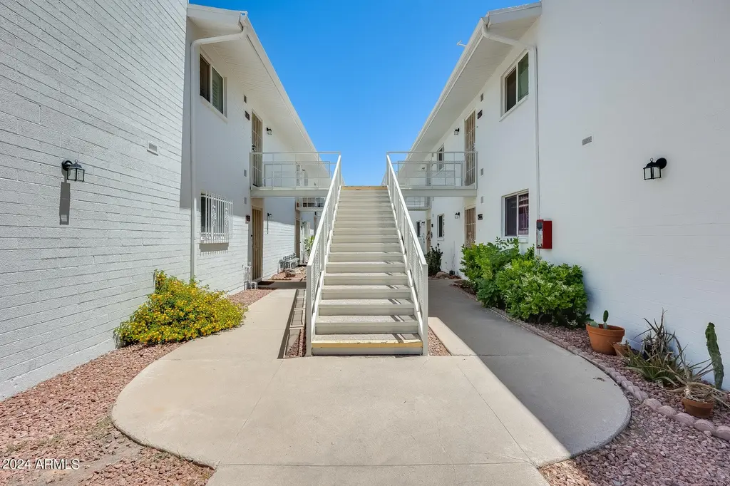 920 N 82nd St Unit H203