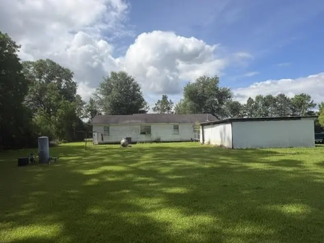 550 W Circle Dr