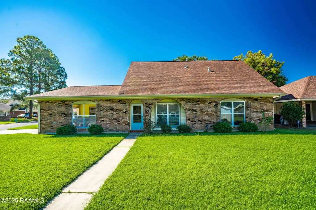 101 Briarwood Dr