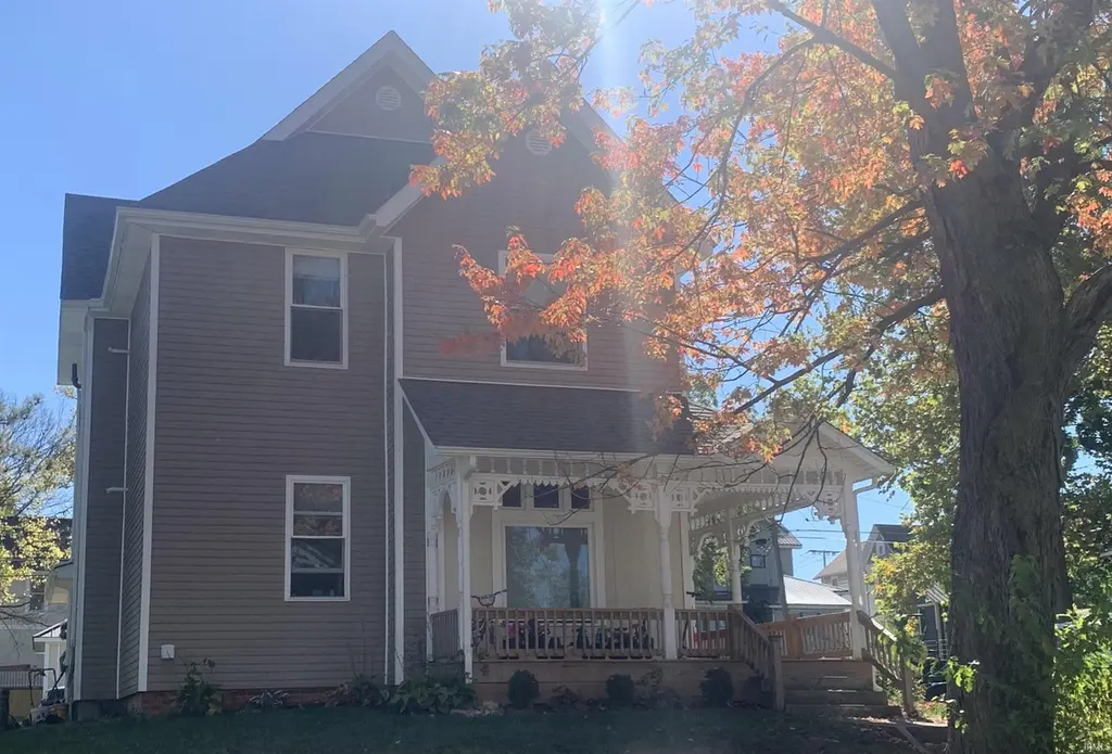 300 E Main St