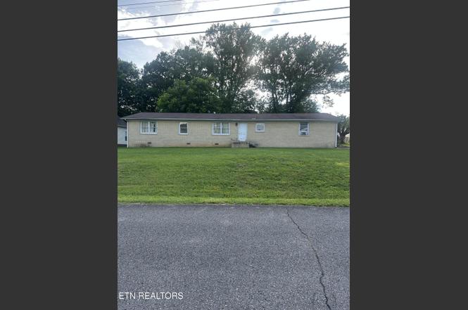 301 NW Grove Ave