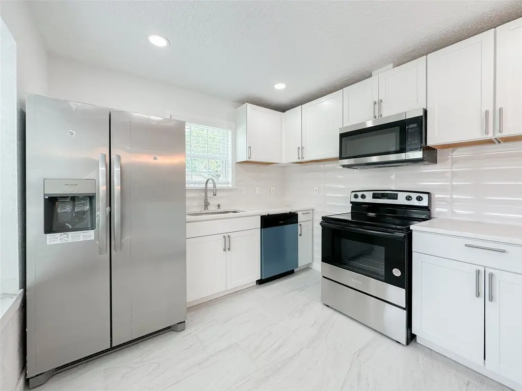 22103 Diane Dr