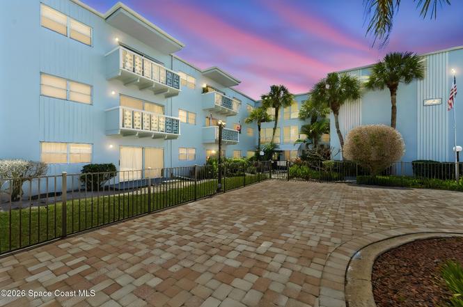 223 Columbia Dr #122