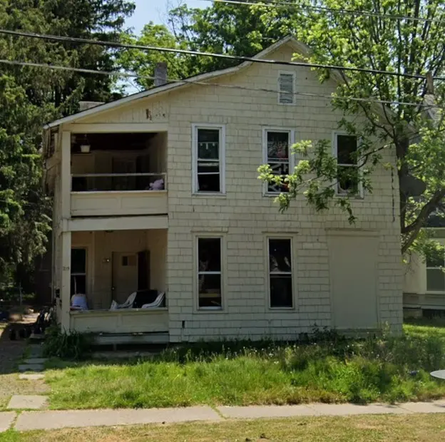 215 W Hudson St