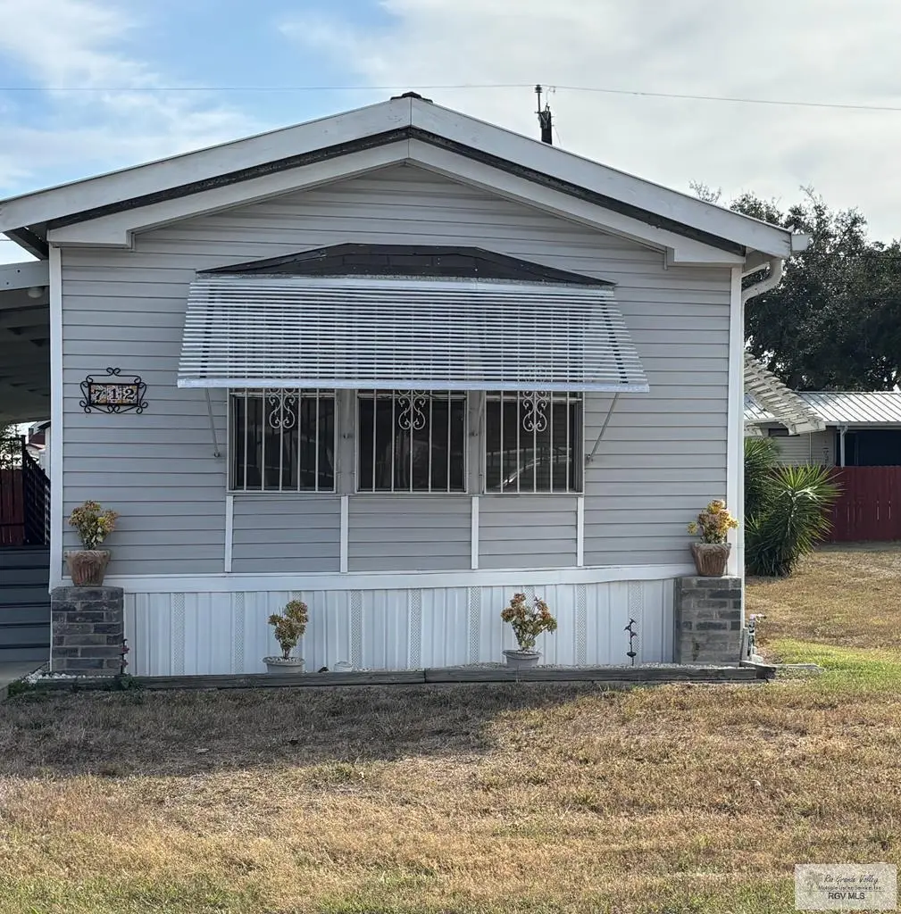 712 N Anaqua St